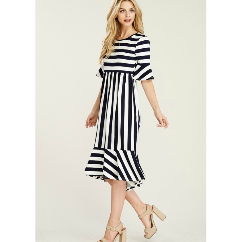 Black and White Mid Dress - Picture 2 of 5